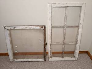 lot 566 image: (2) Vintage Windows