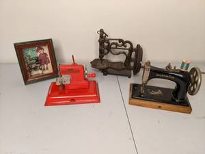 lot 567 image: Vintage Sewing Machine Decor
