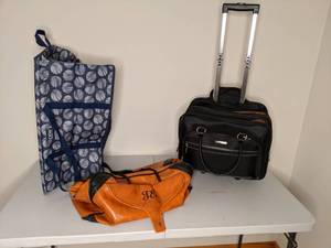 lot 569 image: Lot of (3) Bags Tote, Rolling Carry-On, Leather Bag