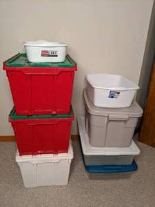 lot 584 image: Lot of (8) Various Size Storage Containers