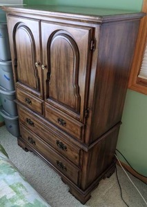 lot 358 image: Beautiful Solid Wood Kimball Dresser