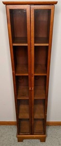 lot 362 image: Beautiful Curio Cabinet