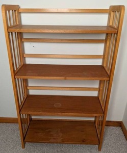lot 559 image: Beautiful Wood Shelf