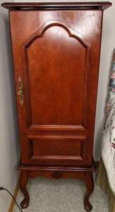 lot 353 image: Beautiful Jewelry Stand Organizer