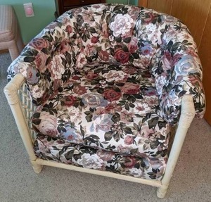 lot 355 image: Beautiful Vintage Wicker Chair with Floral Print Cushion