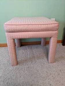 lot 357 image: Vintage Pink Ottoman
