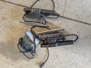 lot 76 image: Lot of (3) Black & Decker Hand-Held Sanders