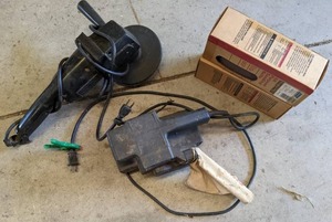 lot 73 image: Master Machine 34HP , 3 & 18 Belt Sander & Corded Disk Sander