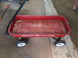 lot 37 image: Vintage Daytons Radio Flyer Red Metal Pull Wagon