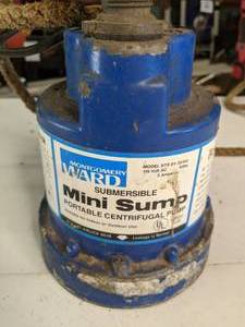 lot 40 image: Vintage Montgomery Ward Submersible Mini Sump