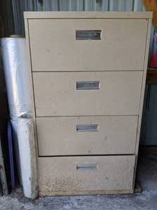 lot 124 image: 4 Drawer Metal Filing Cabinet