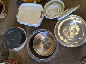 lot 134 image: Lot of Metal and Plastic Bowls, Bins, and Trays