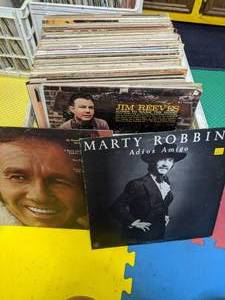 lot 22 image: Lot (17) of Vintage Country Vinyl Records