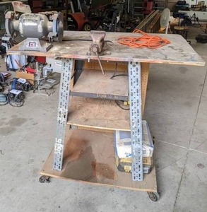lot 77 image: Work Bench, Grinder, Vice, & (2) Concrete Bags