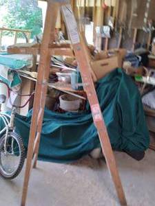 lot 21 image: 6 Wood Ladder...