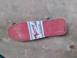 lot 28 image: Vintage Twisted Independent Wood Sk...