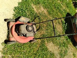 lot 80 image: Tecumseh 3.5HP20 Lawnmower...