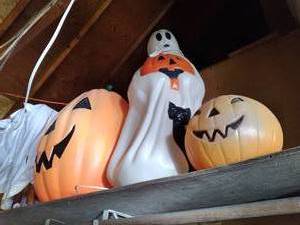 lot 85 image: (2) Vintage Blow Molds Large Lighted Outdoor Halloween...