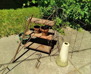 lot 97 image: Sturdy Metal Stand, Shepards Hook, Plante...