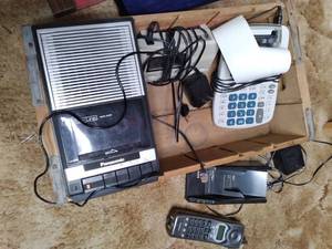 lot 106 image: Engraver, Tape Recorder & Microphon...