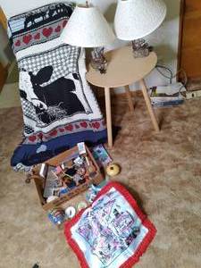 lot 112 image: Random Lot (Lamps, Decorators Table...