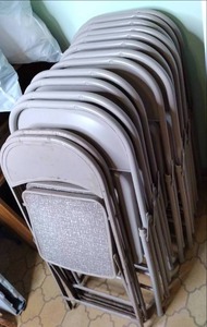 lot 124 image: (14) Folding Chairs Two are Vintag...
