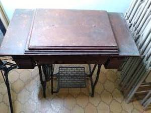 lot 128 image: Antique Wheeler & Wilson Sewing Mac...