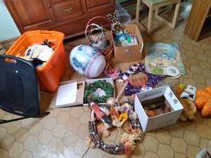 lot 138 image: Large Lot of Holiday Dcor (Easer, Fall, & Halloween) See Ph...