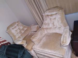 lot 174 image: (2) Vintage Matching Side Chairs S...