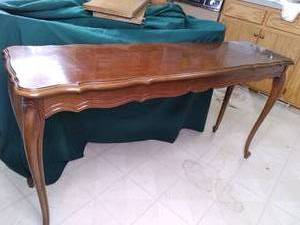 lot 226 image: Vintage Display Table Good Shape ...