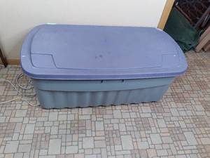 lot 259 image: XL Tote With Lid...