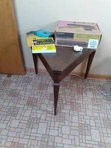 lot 260 image: Vintage 3 Sided Table & Sony Web TV...