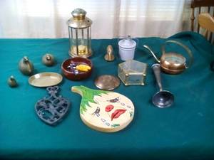 lot 199 image: Mini Croc, Brass Dcor, & Other Mi...
