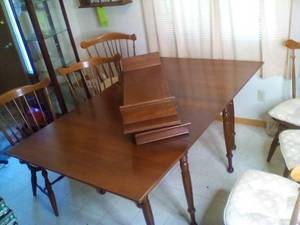 lot 2 image: Vintage 1930s Unique Furniture Makers Duncan Phyfe Cherry Wood Dining Table Excellent Condition 67.5 X 42 X 30 With (2) Leaves & (6) Chairs
