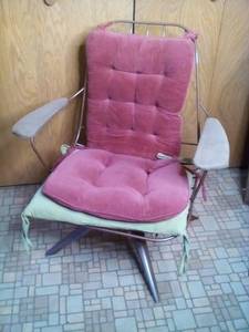lot 243 image: Mid Century Homecrest Metal Wire Swivel Rocking Chair- Not Original Cushions Exce...