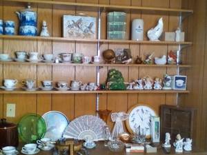 lot 202 image: Shelf of Contents See Photos...