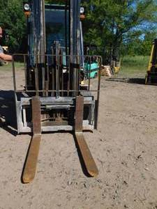 2012 Hyundai 33D-7E Forklift with Cab