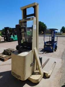 1989 Crown 20MT-110 Stacker