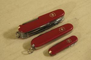 3 Swiss Army Knives