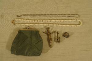 Small Coin Purse with Pearls and Jewelry