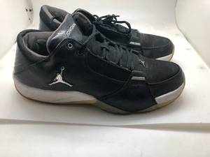 lot 12 image: Rare Jordan 23 Vintage Shoes Size (Mens Size12M)