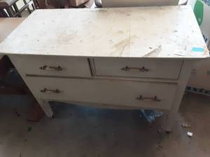 3-Drawer Dresser 38x19x27