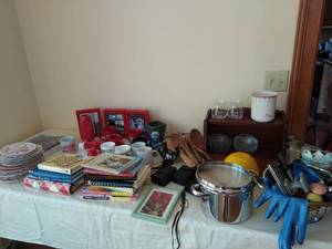Collection of kitchen items
