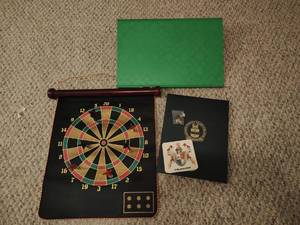 Magnetic dart board
