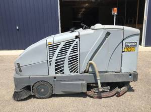2008 Advance 5400 Captor AXP Sweeper