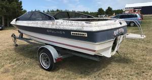 lot 3 image: 1995 Bayliner Capri 19 w Calkins Trailer