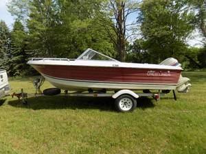 lot 2 image: 1977 Crestliner (AMF) Boat & Trailer Package