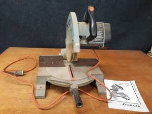 lot 108 image: Delta 10 Miter Saw - Tested and Works
