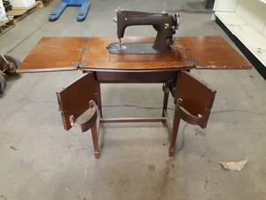 lot 133 image: Vintage Montgomery Ward Sewing Machine in Cabinet