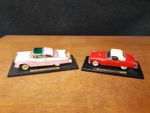 lot 149 image: (2) Diecast Models 1955 Ford Fairlane & 1955 Ford Thunderbird